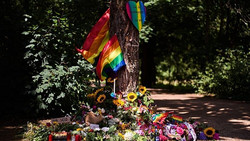 Berlin gedenkt Opfern des Angriffs auf Pride-Parade