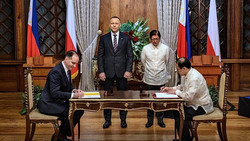 Manny Pacquiao trainiert mit Polens Präsident Karol Nawrocki in Manila