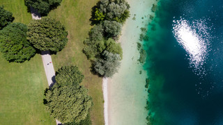 Fische in Not: Feuerwehr befüllt Karpfenweiher