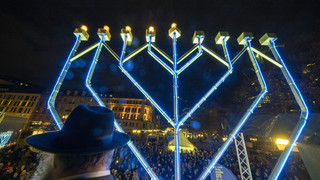 Frankfurt: Tausende Lichter gegen Antisemitismus zu Chanukka