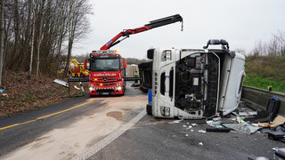 Lkw-Unfall am Kreuz Kassel-West: A44 und A49 gesperrt