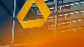 Unicredit erhält weitere Commerzbank Aktien