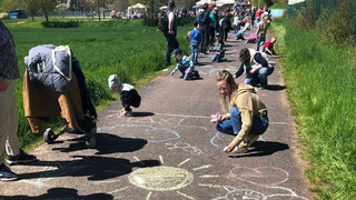 Einfach mitmalen: Straßenkreidefestival in Großenlüder