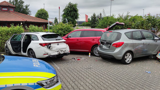Parkplatz-Unfall in Riedstadt-Wolfskehlen: Gas und Bremse verwechselt?