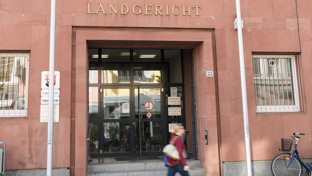 Eingang des Landgerichts Frankenthal.