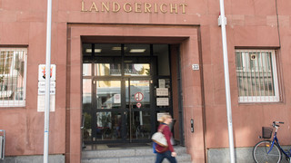 Prozess in Frankenthal: Lebensgefährten in den Rücken gestochen?