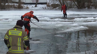 Tödliches Eisbaden in Wismar – Feuerwehr warnt vor Eisflächen