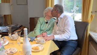 Eine Nacht, ein Antrag, eine Heirat - schockverliebt mit 80