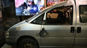 Russlands Drohnenterror gegen Zivilisten – Ausstellung in Berlin zeigt zerbombtes Hilfsfahrzeug