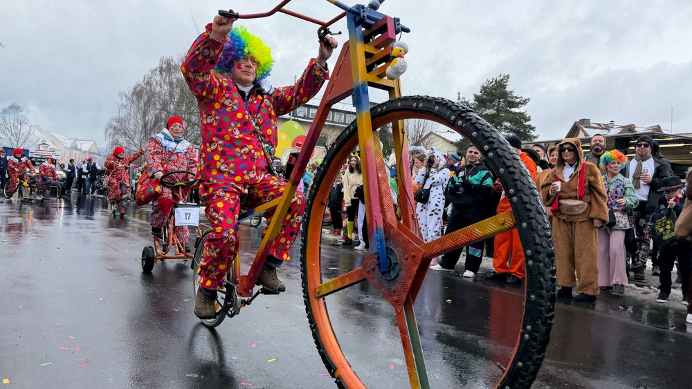 Närrinnen und Narren feiern auch in Kiedrich den Rosenmontag