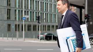 Wirtschaftsbericht: deutsche Wirtschaft in "schwerem Fahrwasser"