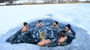 Trend Eisbaden: Was bringt Baden im kalten Wasser?