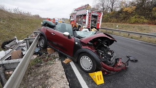 Frontalzusammenstoß auf B311: Zwei Schwerverletzte