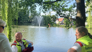 Lebensgefahr in Alsfeld: Stein hält 10-Jährigen über Wasser