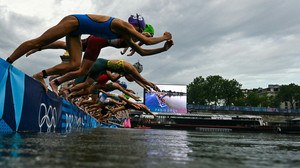 Seine in Paris sauber genug: Olympia-Triathletinnen springen ins Wasser