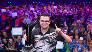 Mit blutender Hand: Van Veen jüngster Darts-Europameister