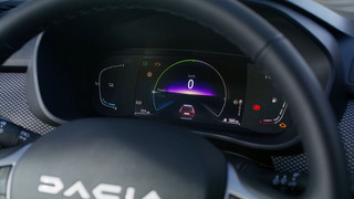 Der Dacia Jogger - Innenraum mit zahlreichen Staumöglichkeiten und Fahrerorientiertes Cockpit