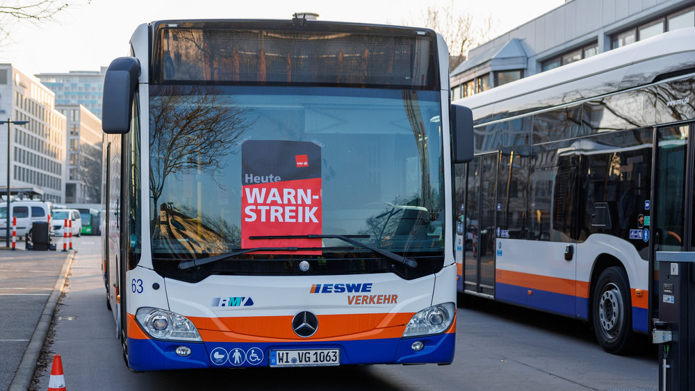 Wiesbadens Verkehrsunternehmen soll direkt von Betriebsbeginn am frühen Freitagmorgen (circa 3 Uhr) bis Betriebsende am Sonntagmorgen um circa 3 Uhr bestreikt werden (Archivbild).