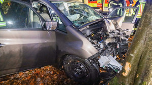 Auto gegen Baum geprallt: Tödlicher Verkehrsunfall in Neuhof
