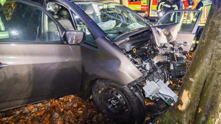 Auto gegen Baum geprallt: Tödlicher Verkehrsunfall in Neuhof