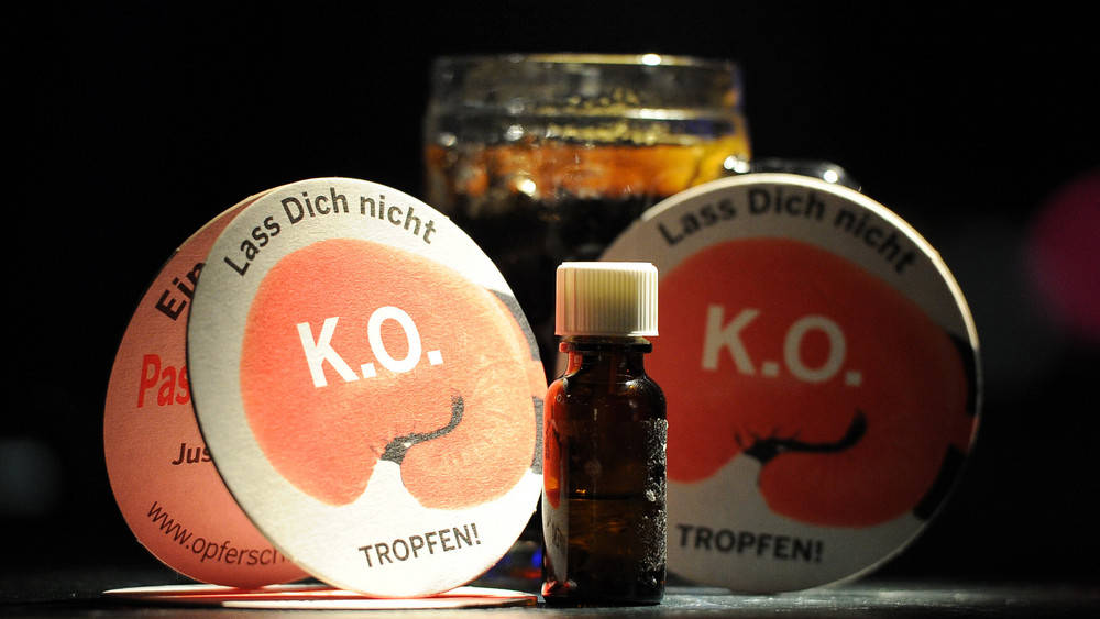 Bierdeckel warnen in Clubs und Kneipen vor KO-Tropfen