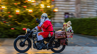 Motorradfahrer im Santa-Kostüm stürzt bei Benefizfahrt