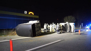 Oldenburg: Umgekippter Pferdetransporter führt zu Vollsperrung der A28