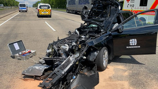 Unfall auf A7 bei Kirchheim zwischen Auto und LKW