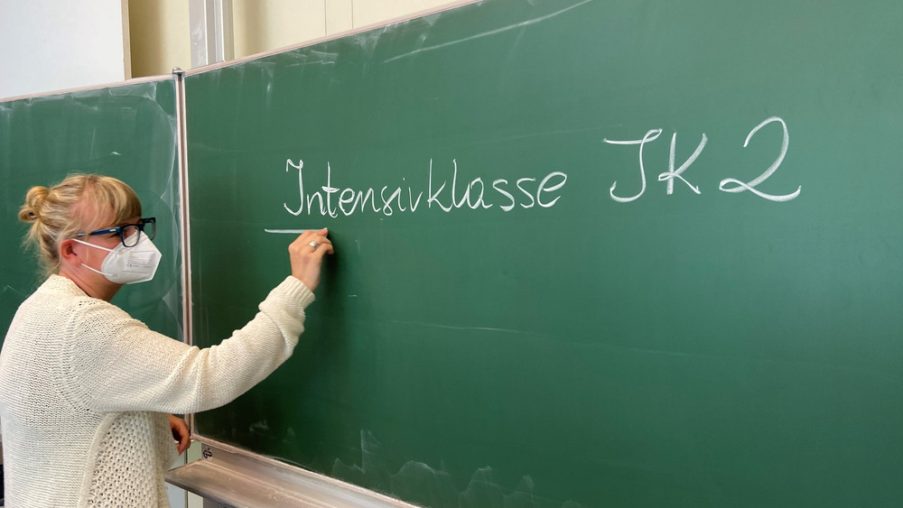 An der Georg-August-Zinn Schule in Kassel besuchen die ukrainischen Schüler so genannte Intensivklassen und lernen die Sprache.