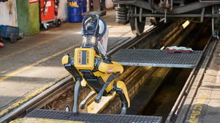 Bischofsheim: Roboterhund von Boston Dynamics "arbeitet" bei der Bahn