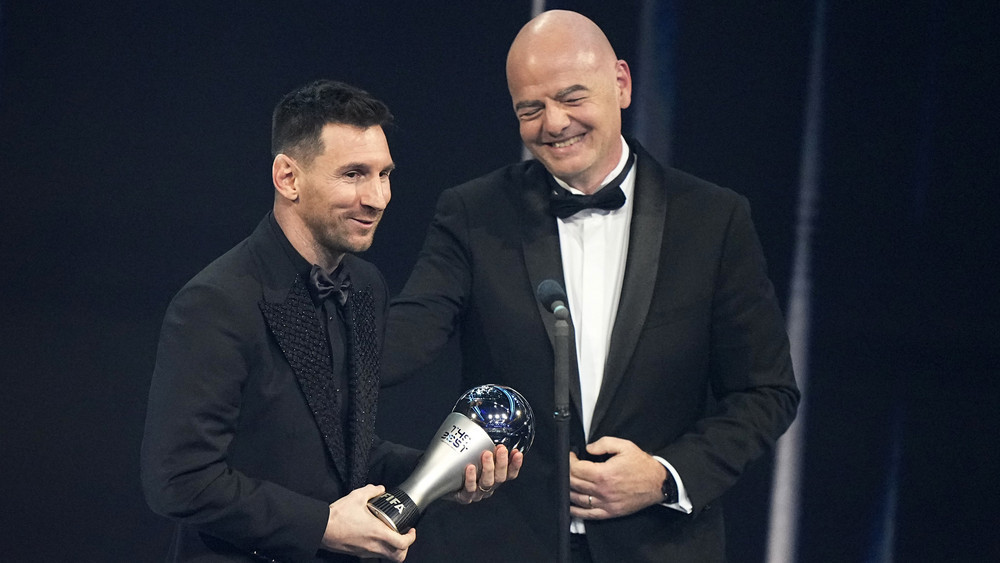 Messi ist von der FIFA zum besten Fußballer des Jahres 2022 gekürt worden.