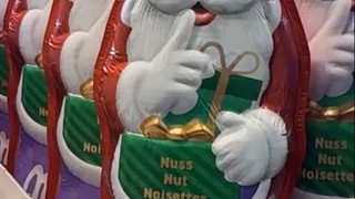 Schöne Bescherung! Schoko-Weihnachtsmänner kosten aktuell drei Euro