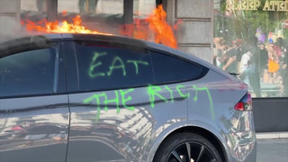 Proteste vor G7-Gipfel in Évian : Auto brennt bei Demonstration in Genf