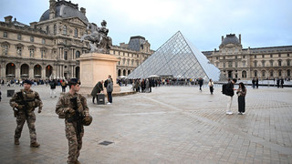 Juwelendiebstahl im Louvre – Ermittler prüfen Alarmanlage
