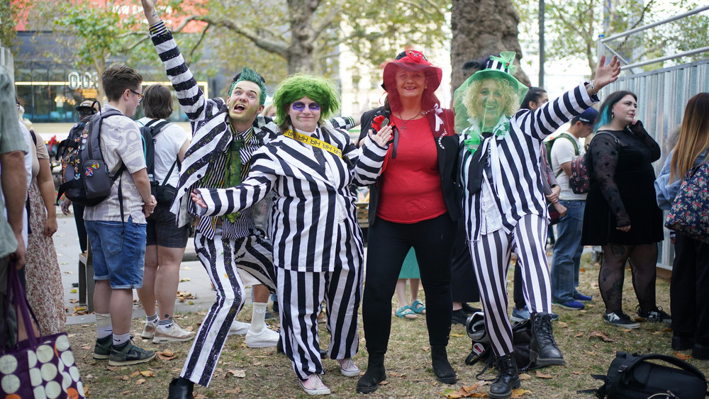 Partnerkostüme Fastnacht Fasching Beetlejuice Lydia Deetz Kinofilm Karneval Trend Verkleidung Alaaf Helau