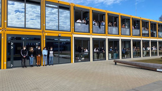 Schweigeminute an Gießener Ostschule als "Nein" gegen den Krieg