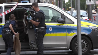 Tödlicher Unfall in Frankfurt - Auto fährt zwei E-Scooter an