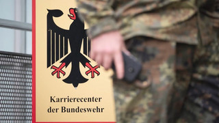 Erlass: Wehrfähige Männer müssen Reisen nicht beantragen