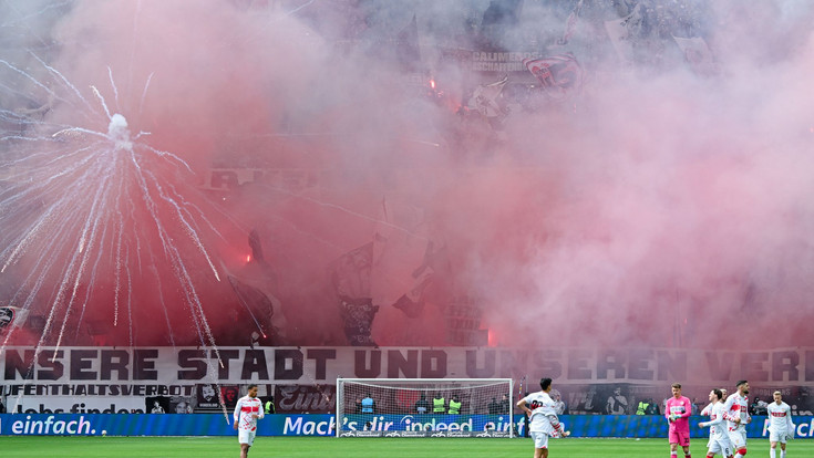 Nach Pyro Eklat in Frankfurt ermittelt Staatsanwaltschaft