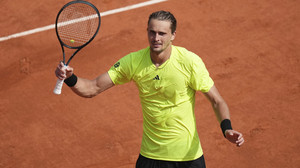Zverev kommt in Paris in Schwung: Klarer Sieg gegen Flavio Cobolli