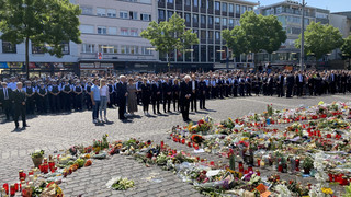 Messerattacke in Mannheim: Stadt gedenkt des toten Polizisten