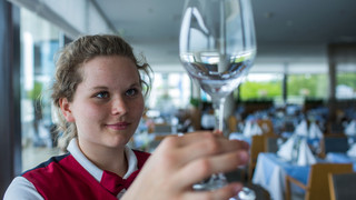 Ferienjobs - Alter, Arbeitszeit und Urlaub - das müsst ihr wissen