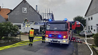 Trendelburg-Deisel: Fachwerkhaus an der B83 abgebrannt