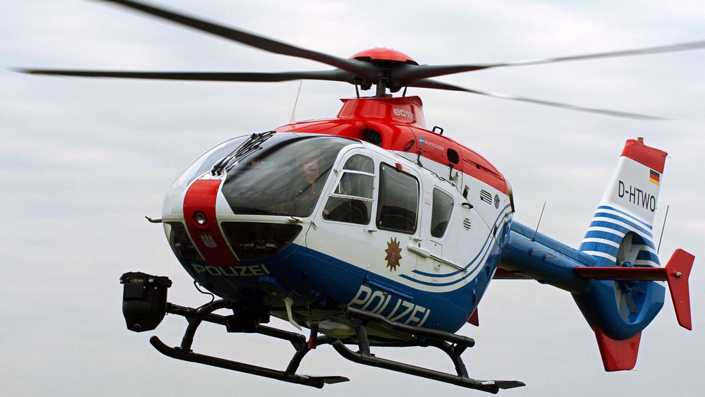 Schon wieder hat es in Hessen einen Unfall mit einem Sportflugzeug gegeben – dieses Mal im südhessischen Lindenfels. Ein 59-jähriger Pilot musste laut Polizei notlanden und hat sich dabei schwer verletzt.
