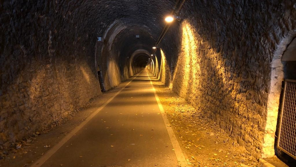 Der Milseburgtunnel bei Hofbieber: Seit 2003 ist der ehemalige Eisenbahntunnel Teil des Milseburgradwegs. (Archivbild)