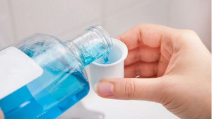 Zahnärztin rät: "Werfen Sie Ihre Mundspülung weg!"