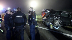 Alleinunfall auf der B27 bei Haunetal: Pkw landet im Graben - Fahrer vermutlich flüchtig