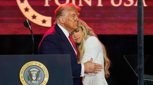 Donald Trump spricht bei Trauerfeier für Charlie Kirk