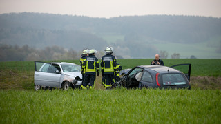 Zwei schwerverletzte Frauen bei Unfall auf B254 bei Großenlüder-Müs