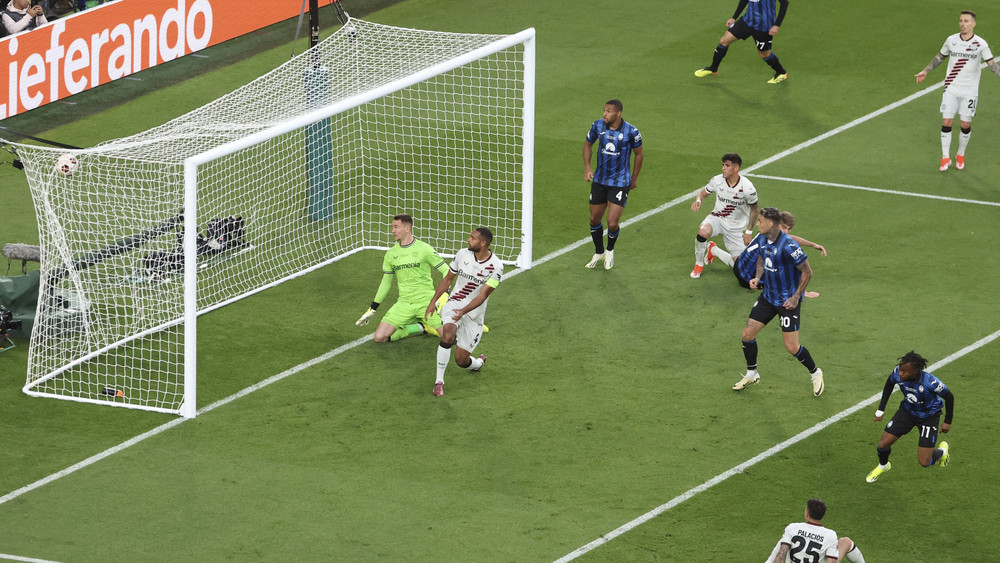 Bayer Lerverkusen hat das Finale der Europa League gegen Atalanta Bergamo mit 0:3 verloren. Der frühere Leipziger Ademola Lookman erzielte alle drei Tore für die Italiener.
